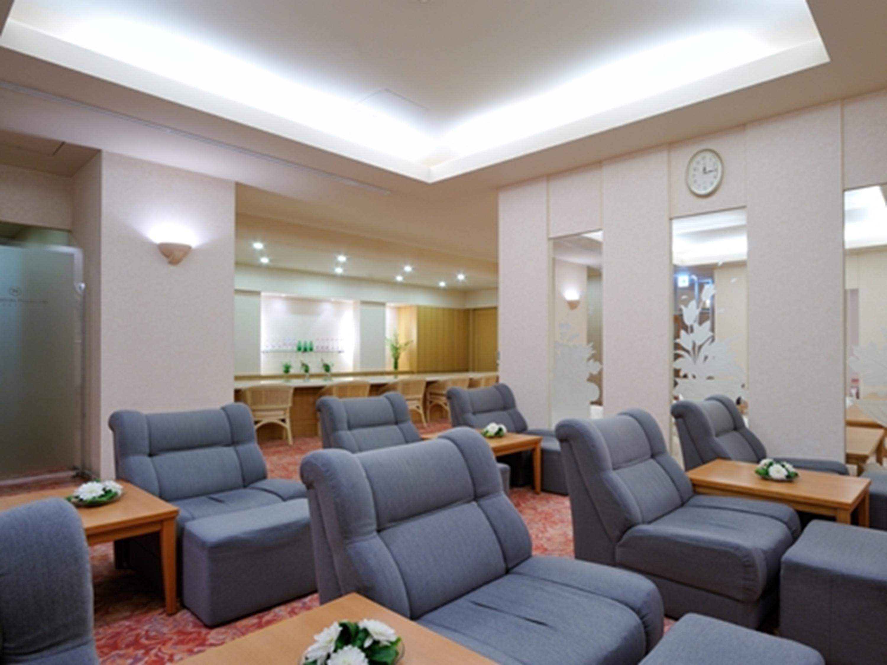 Hotel Emisia Sapporo Eksteriør billede The lounge at the airport