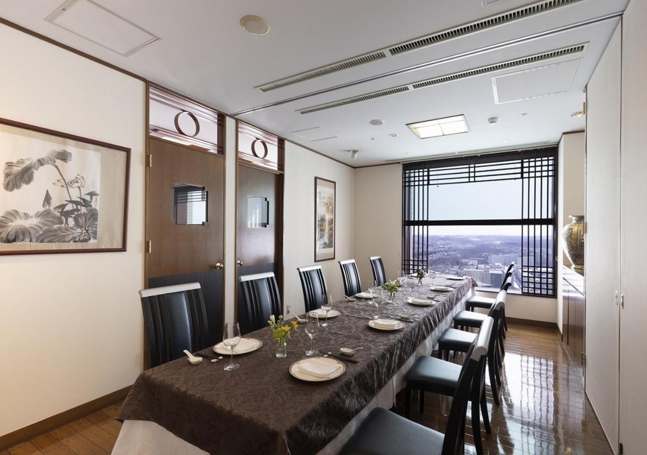 Hotel Emisia Sapporo Eksteriør billede A private dining room at the hotel