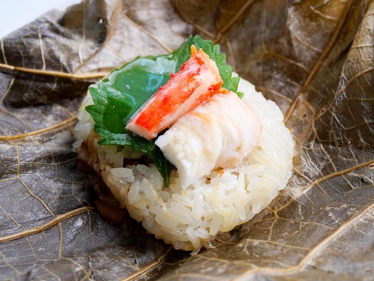 Hotel Emisia Sapporo Eksteriør billede A crab and fish paste rice dumpling