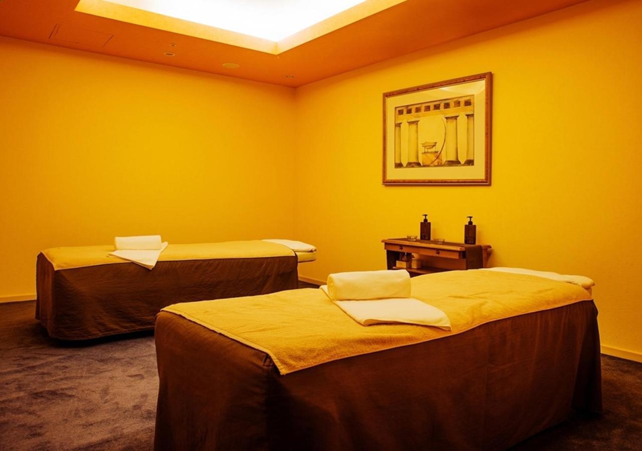 Hotel Emisia Sapporo Eksteriør billede A massage room at a spa
